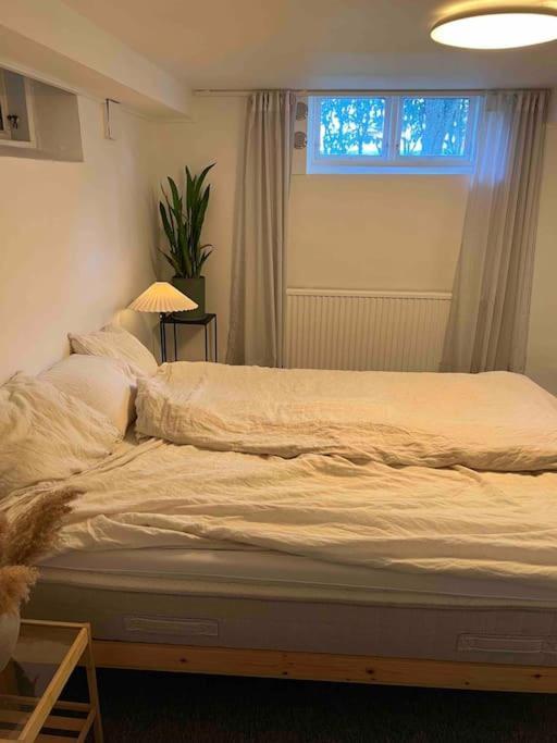 Enkelt Boende Med Naerhet Till Centrala Joenkoeping. 外观 照片